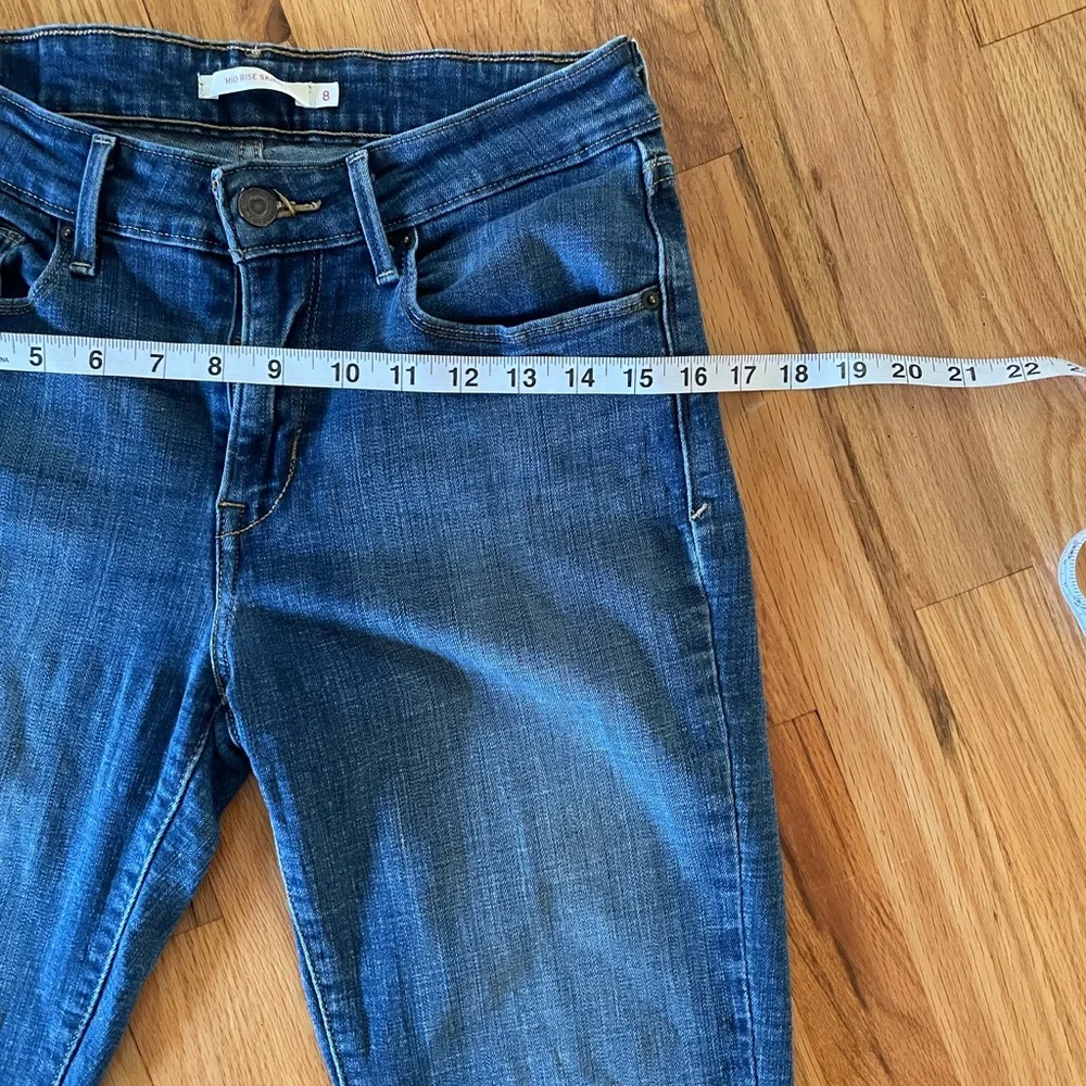 Levi’s Mid Rise size 8 - Picture 7 of 7
